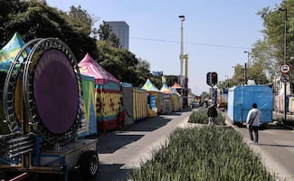 Romería decembrina comienza a instalarse a un costado de la Alameda Central; colocan puestos y juegos mecánicos 