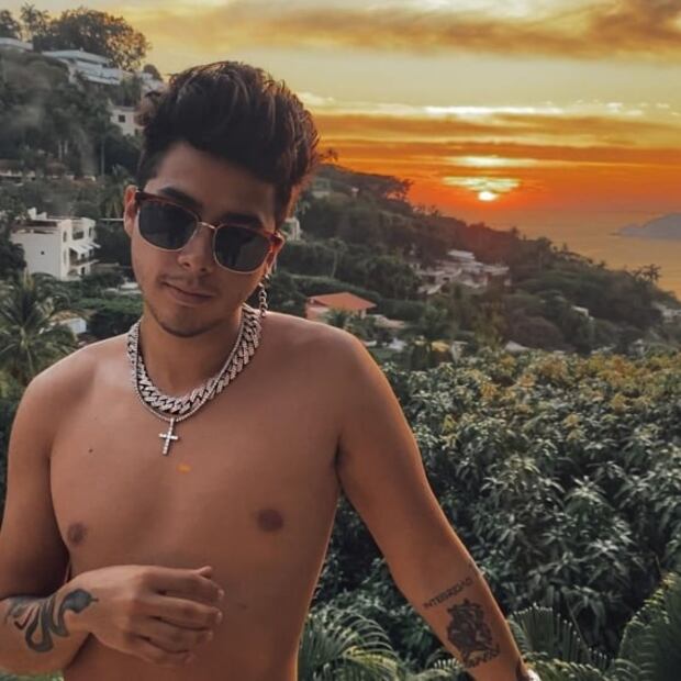 5 fotos de Mario Bautista en traje de baño para sobrevivir la cuarentena