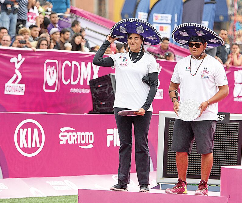 Alejandra Valencia y Luis Álvarez se llevaron plata en modalidad mixtos (CORTESÍA CONADE)