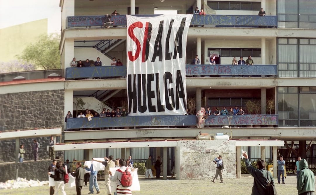 Inicio de la huelga el 20 de abril de 1999, en Ciudad Universitaria. Si la propuesta de Barnés de Castro continuara activa, el costo de inscripción de 40 a 60 salarios mínimos alcanzaría los 9 mil a 14 mil pesos anuales. Foto: Ernesto Muñoz/Archivo EL UNIVERSAL.