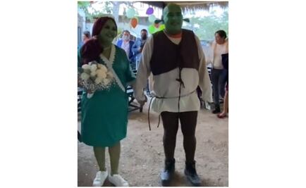 VIDEO. Novios se casan disfrazados de Shrek y Fiona y se hacen virales en TikTok