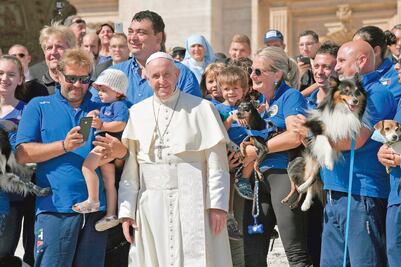 Papa convoca a cumbre de la Iglesia sobre abusos