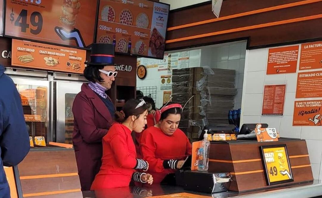 De acuerdo a usuarios de la red social, la pizzería estaba regalando galletas para aquellos niños que fueran disfrazados. Foto: X. @Indie5051