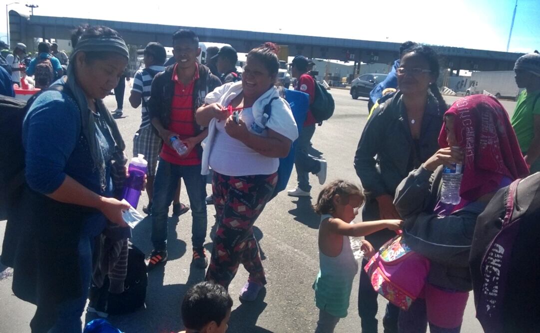 Más de 500 centroamericanos han cruzado la caseta de Tepotzotlán de la autopista México-Querétaro. Foto: Juan Manuel Barrera
