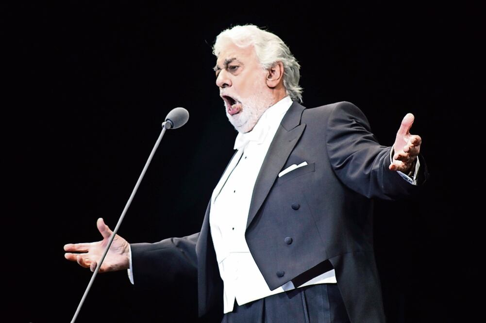 El intérprete hizo varios duetos y cantó con orquesta y mariachi (OMAR CONTRERAS. EL UNIVERSAL)