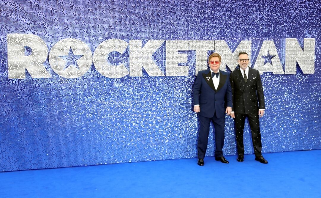 Elton John y su esposo David Furnish. Foto: REUTERS/Simon Dawson/Archivo