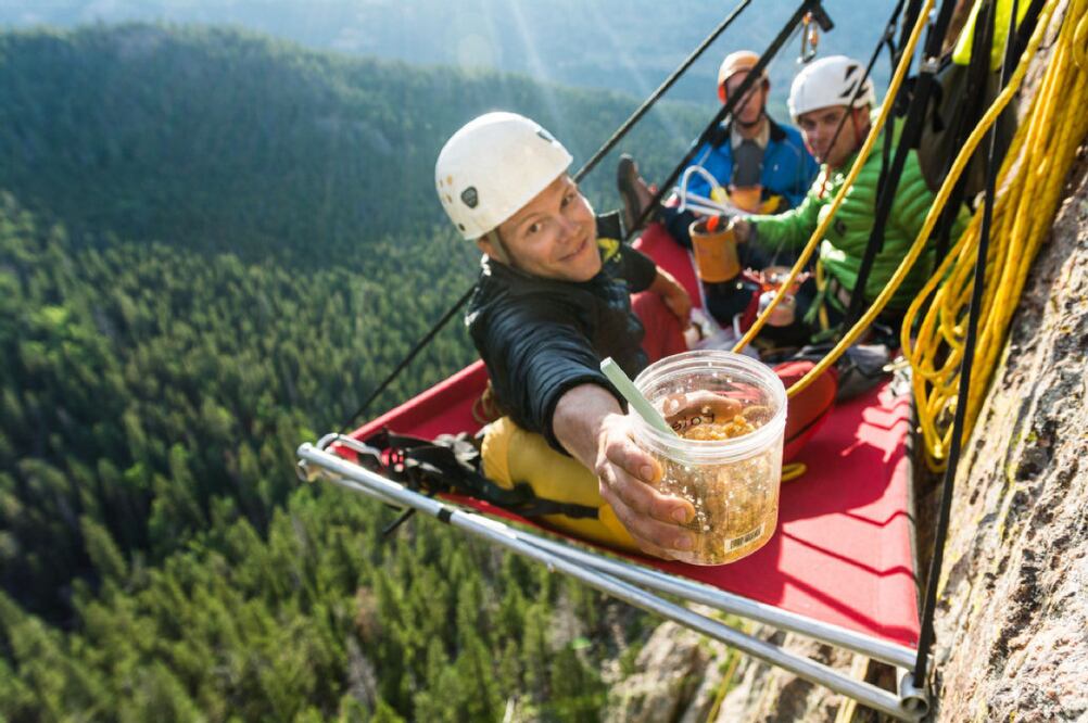 Un operador turístico del estado de Colorado propone  dormir colgado de paredes verticales, en las Montañas Rocosas. (Foto: Daniel Gambino/Kent Mountain Adventure Center)