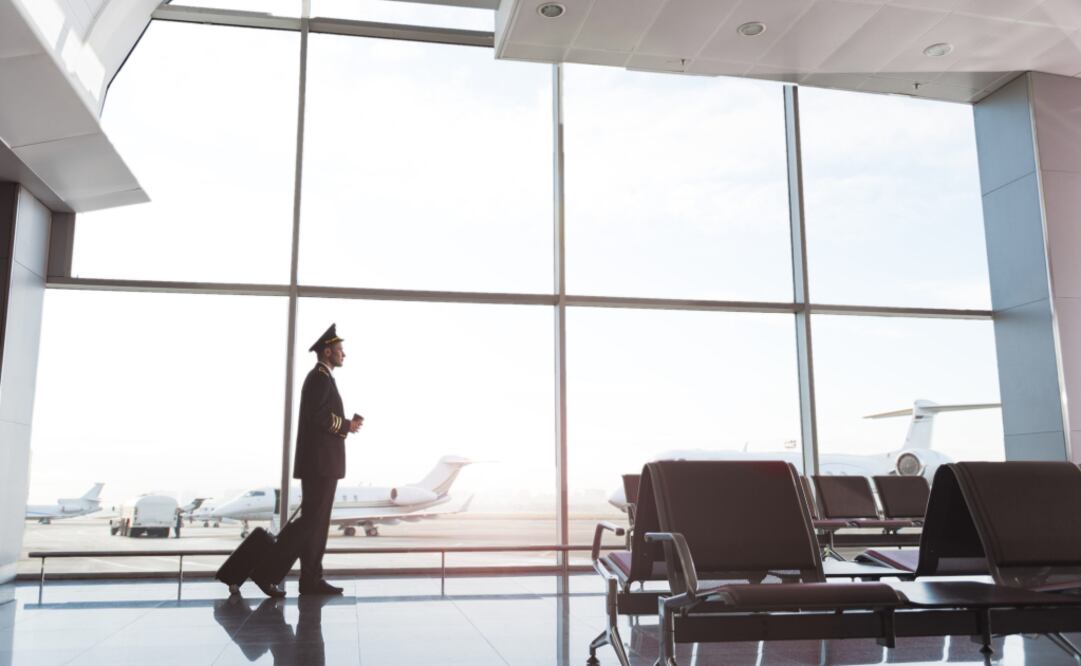 En México, el sueldo de un primer oficial parte de 35 mil pesos. (Foto: iStock)