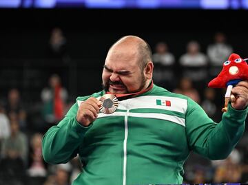 José de Jesús Castillo tras subir al podio en París: "La medalla es para mi hijo"