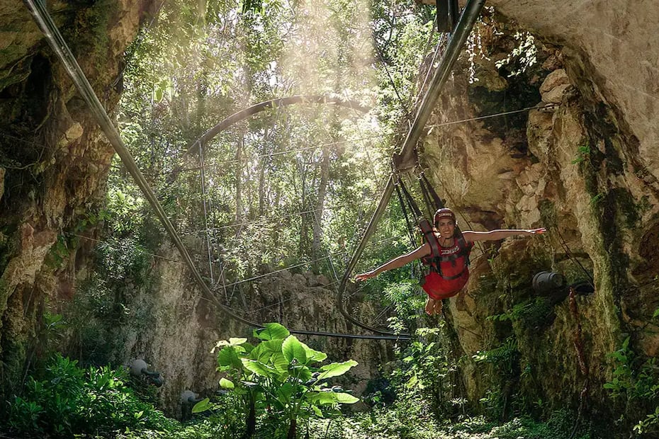 La tirolesa el Vuelo de Pájaro te hace sentir como un ave en la selva. Foto: Xcaret