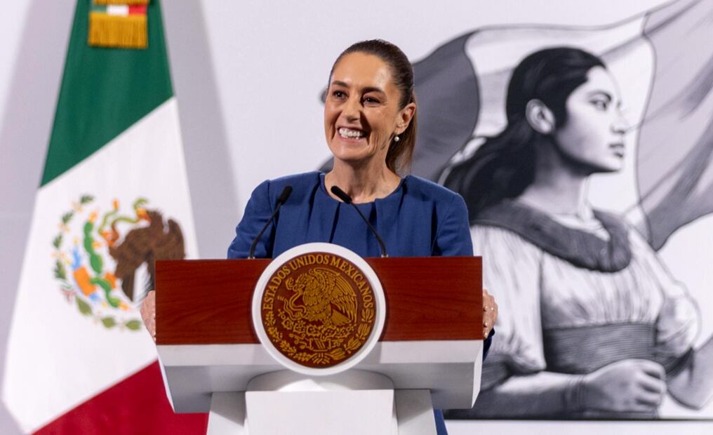 “Soy mujer” responde la presidenta Sheinbaum al ser cuestionada sobre cuál es la diferencia con los gobiernos anteriores, en el marco de la presentación de su informe de los 100 días de gobierno este domingo 12 de enero. Foto: Hugo Salvador/EL UNIVERSAL