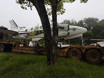 Trasladan avioneta asegurada a hangar de la PGR en Chetumal