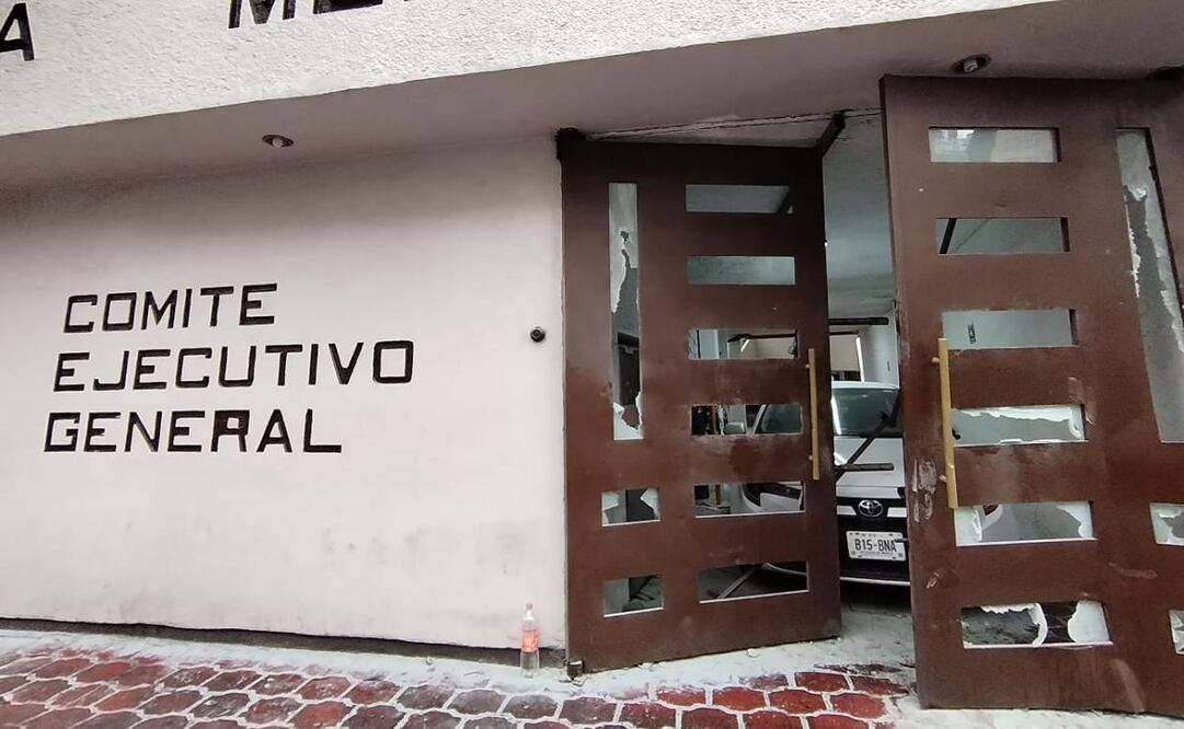 En lass instalaciones del Sindicato de Trabajadores Petroleros de la República Mexicana se suscitó un asalto de un grupo de 30 personas, donde hubo al menos 5 heridos este jueves 26 de septiembre. Foto: Everardo Martínez. EL UNIVERSAL