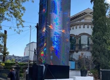 Vecinos de Lomas de Chapultepec denuncian proliferación de tótems luminosos ilegales; solicitan intervención al Senado