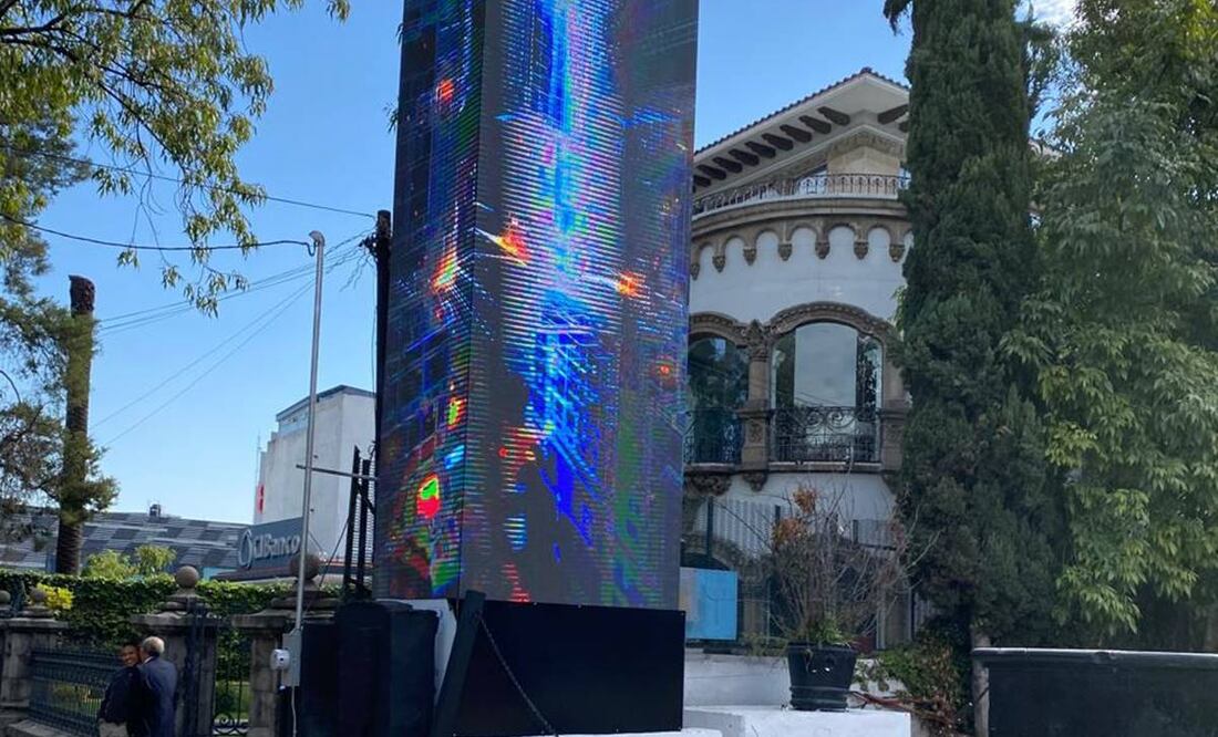 Vecinos de Lomas de Chapultepec denuncian proliferación de tótems luminosos ilegales. Foto: Especial