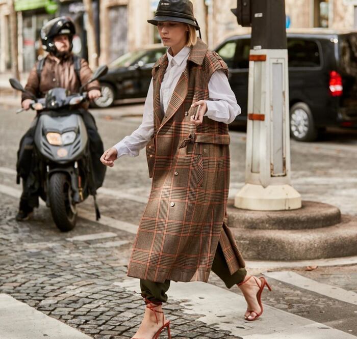 El chaleco es una de las prendas más cómodas y prácticas que nos trae la temporada invernal  Foto: Instagram
