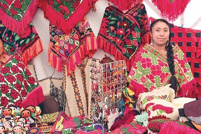 Agasaja a mamá en Expo de los Pueblos Indígenas