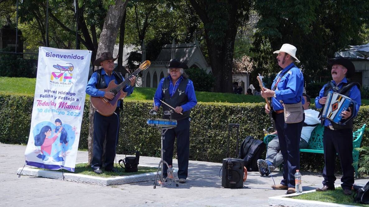Operativo de vigilancia en panteones en Miguel Hidalgo