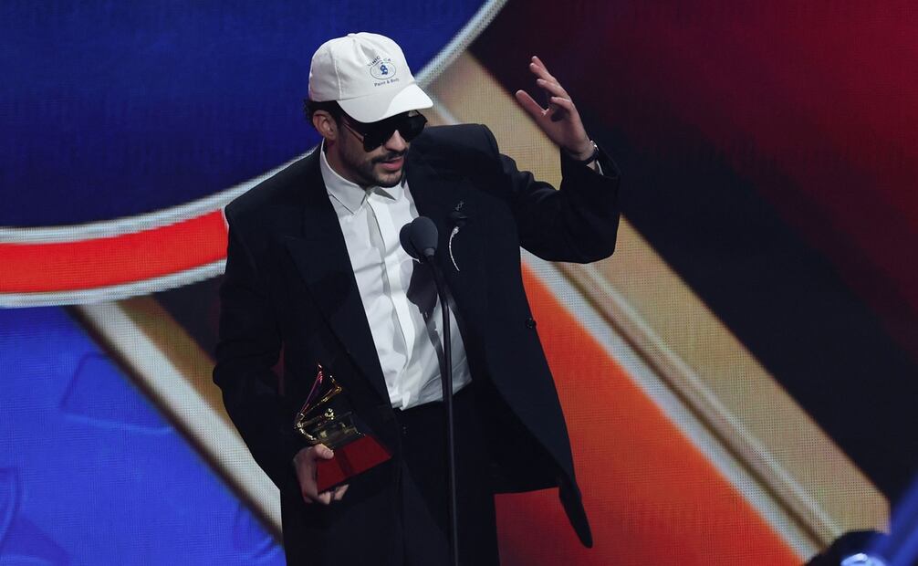 El puertorriqueño se llevó el primer premio de la noche. Foto: AFP.