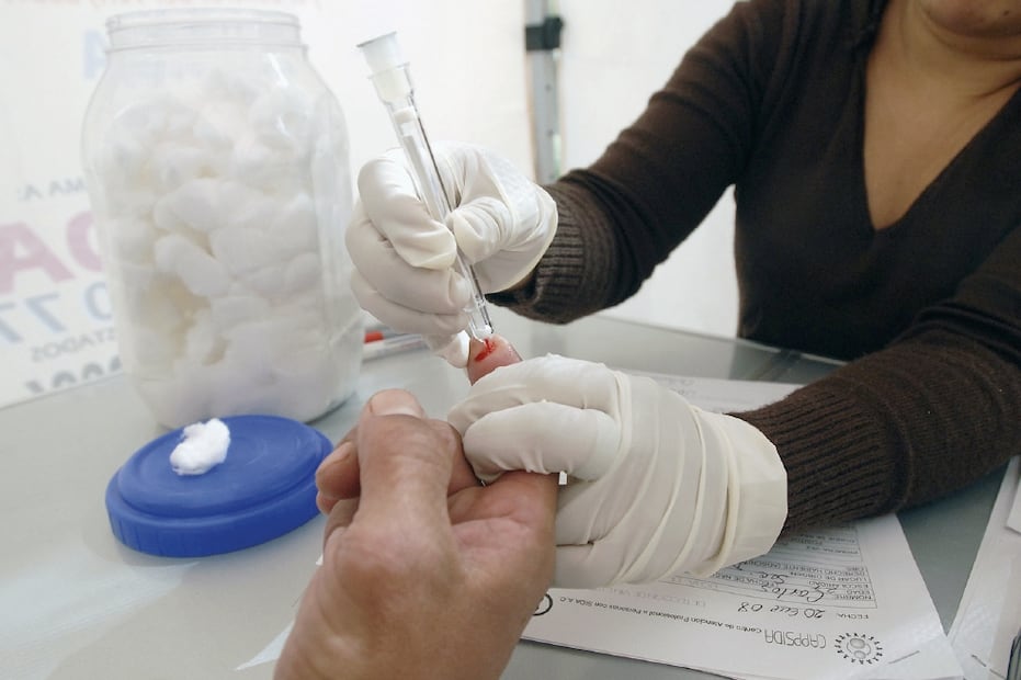 Más de 70 mil pruebas de VIH que fueron adquiridas por el gobierno de Veracruz carecían de registro sanitario, afirman las autoridades (ARCHIVO EL UNIVERSAL)