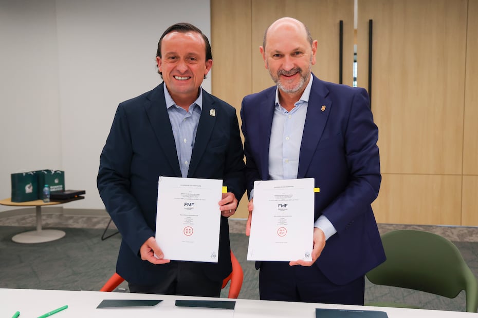 Mikel Arriola y Rafael Louzán en las instalaciones del Centro de Alto Rendimiento - Foto: Federación Mexicana de Futbol
