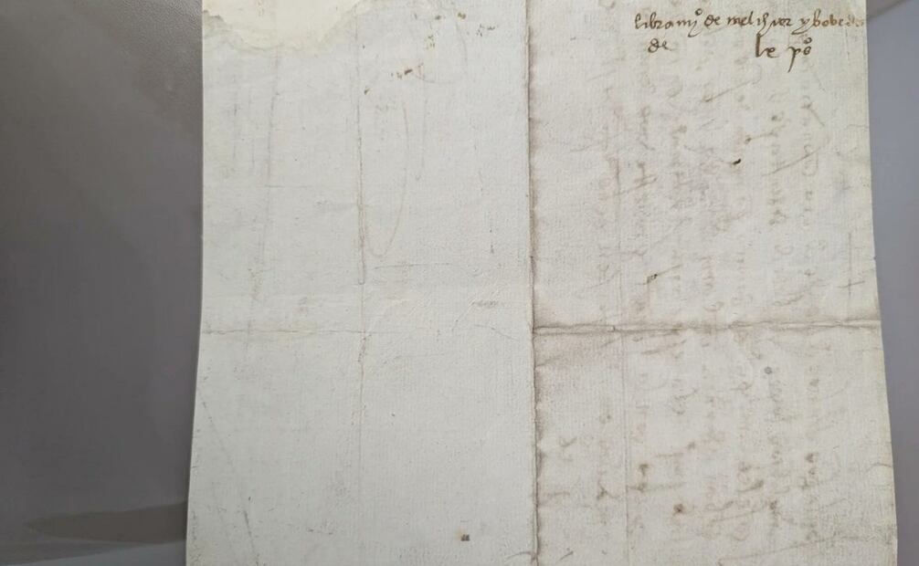 FBI devuelve al gobierno mexicano un manuscrito firmado por el conquistador español Hernán Cortés. Foto: X @FBI