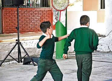 Niño de 7 años es agredido por su compañero con un vidrio en primaria de Hidalgo; podría perder el ojo