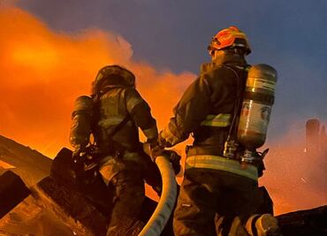 Desalojan a 40 familias por incendio de tejabanes en Monterrey; no se reportan heridos