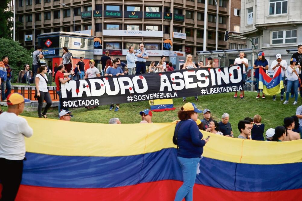 Simpatizantes de Leopoldo López se manifestaron en Madrid y fustigaron al régimen de Maduro. (JAVIER BARBANCHO. REUTERS)