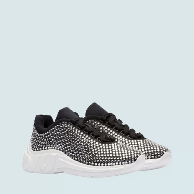 Inés Gómez Mont le gana a Legarreta y presume sus tenis de 18 mil pesos