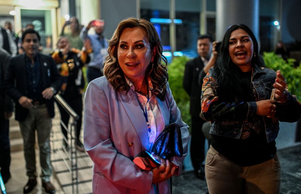 La candidata guatemalteca por el partido Unión Nacional de la Esperanza y ex primera dama (2008-2011), Sandra Torres, llega a la sede de su partido en Ciudad de Guatemala el 25 de junio de 2023. Foto: AFP