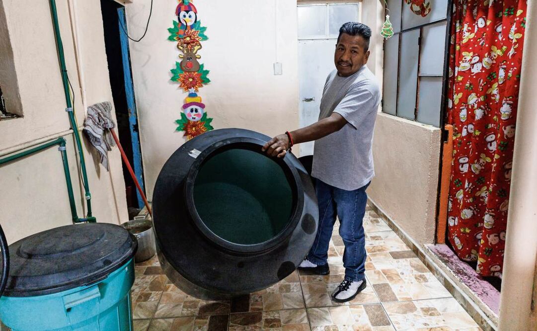 Conseguimos otro tinaco y botes para poder almacenar agua, luego de pasar días y hasta semanas completas sin agua, señaló un vecino de Naucalpan. (27/01/2025) Foto: Yaretzy M. Osnaya | El Universal