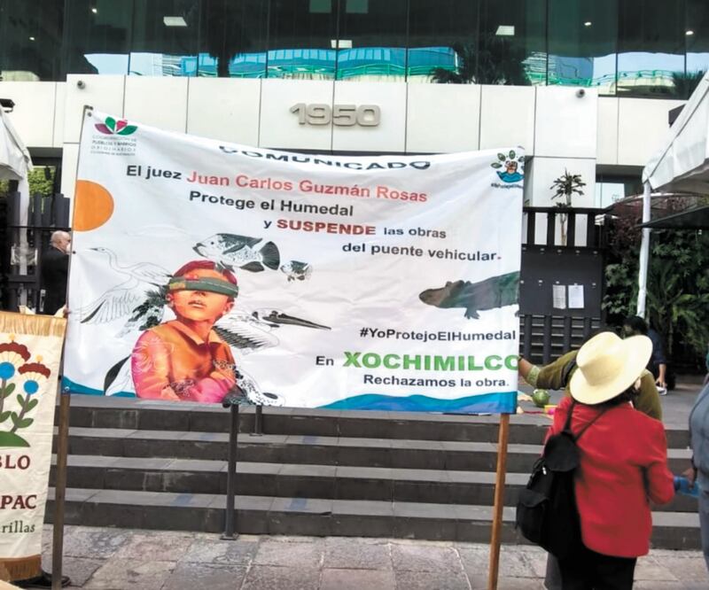 Los manifestantes protestaron afuera de los juzgados. Foto: DAVID FUENTES. EL UNIVERSAL