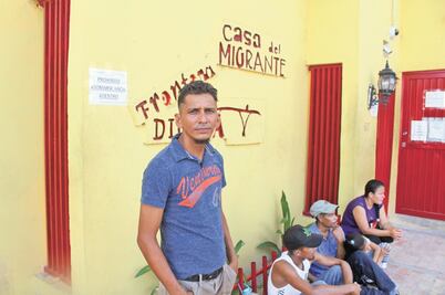 O se cansa EU en agarrarme o me canso yo, dice migrante
