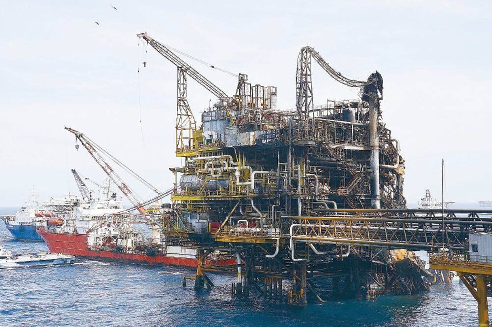 De acuerdo con Pemex, con las reservas que cuenta no cumplirá el objetivo de producir 2.5 millones de barriles diarios por los próximos 20 años (ARCHIVO EL UNIVERSAL)