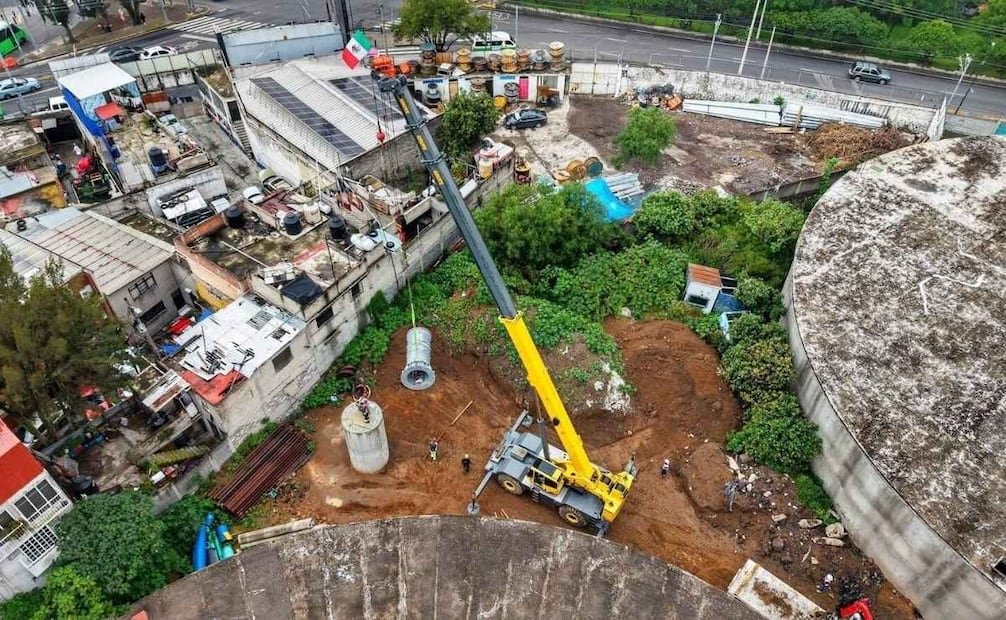 La dependencia detalló que, para colocar las columnas que sostendrán la línea, primero es necesario preparar el terreno. 16/09/2026. |  Foto: Facebook: @Secretaría de Obras y Servicios de la Ciudad de México.