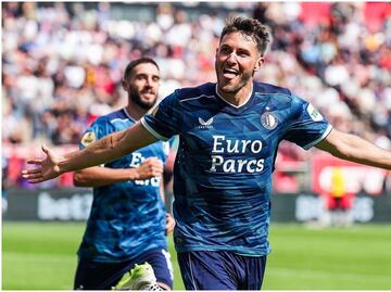 Santiago Giménez aparece en la lista de los mejores 100 jugadores del mundo en 2023