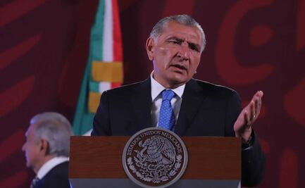 Adán Augusto López llama a la oposición a no ver "fantasmas" en caso Ayotzinapa