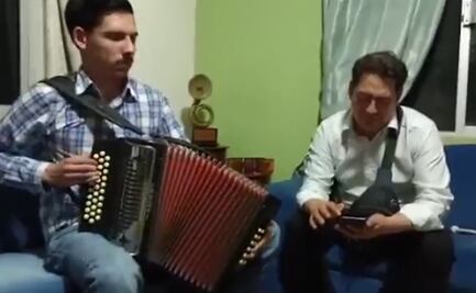 "Solo trato de rendir un homenaje a las personas que fallecieron": con corrido norteño, compositor narra accidente vial en Santiago, NL