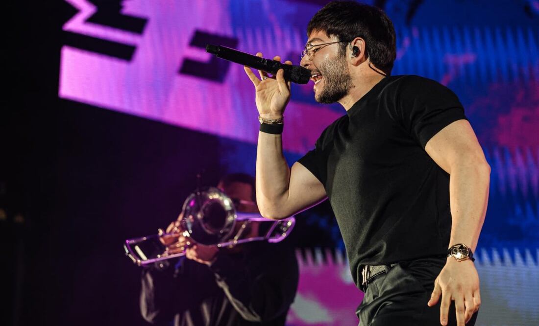El cantante y compositor mexicano Tito Double P se presentó en el Palacio de los Deportes anoche. Foto: Gabriel Pano / EL UNIVERSAL