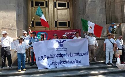 “No nos doblegaremos”, con playeras blancas, mantas y consignas, así fue la marcha de trabajadores del Poder Judicial