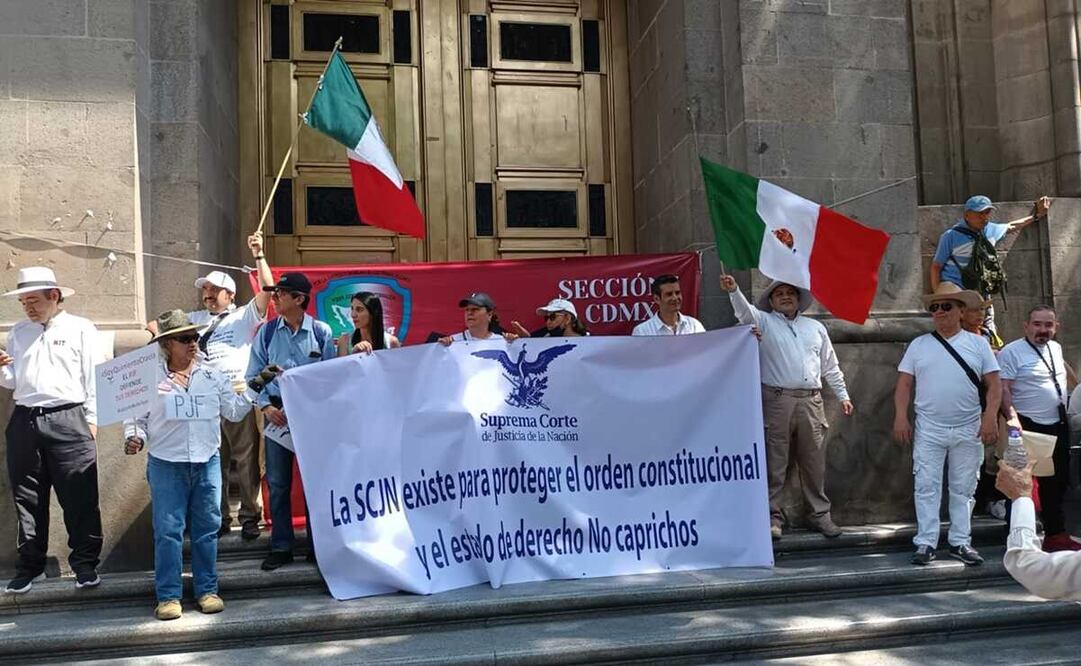 Los manifestantes gritaron consignas de "Unidad", "No son privilegios, son nuestros derechos", "división de poderes". Foto: Manuel Espino / El Universal