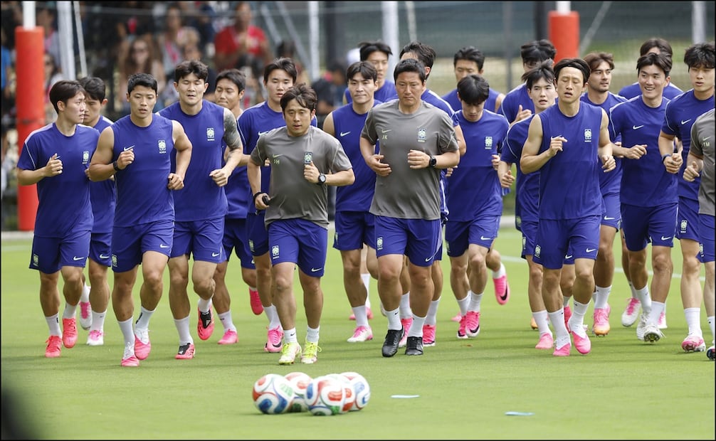 Jugadores de Corea del Sur durante su entrenamiento en Guadalajara - Foto: EFE