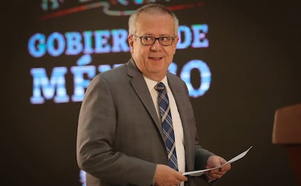 Carlos Urzúa debate en Con los de Casa la inauguración del Aeropuerto Felipe Ángeles