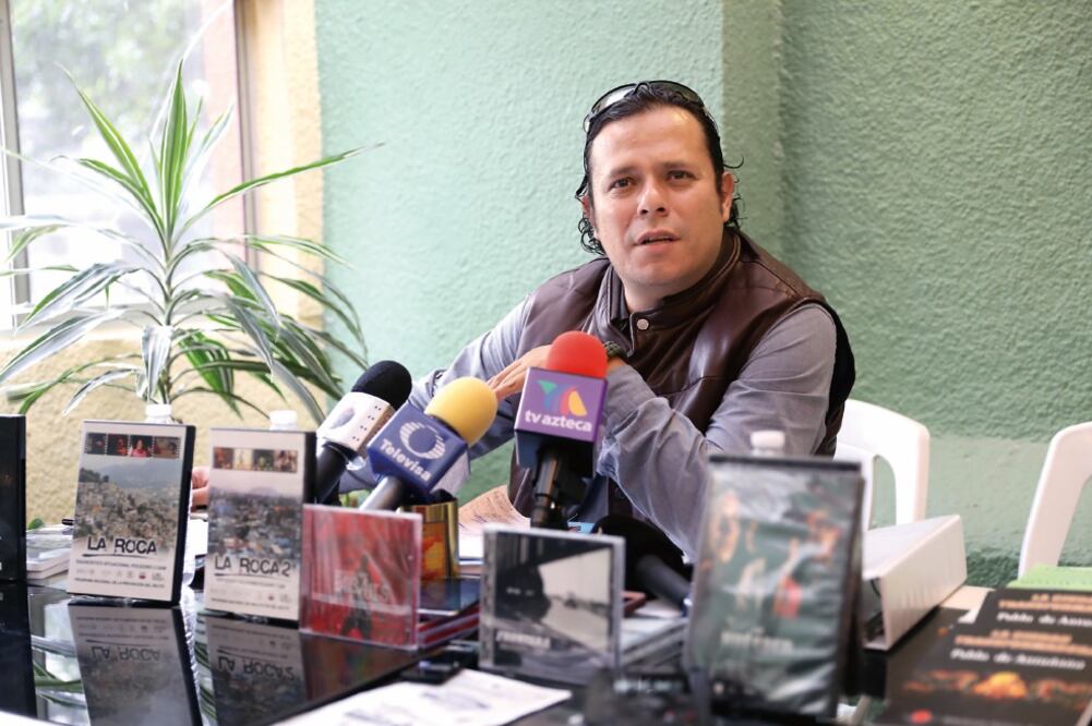 El director general de jurídico y gobierno de la delegacion Cuauhtémoc, Pedro Pablo de Antuñano, mostró películas que ha producido junto con una asociación (GERMÁN ESPINOSA. EL UNIVERSAL)