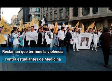 ”Ni una bata menos", exigen estudiantes de medicina en marcha a Palacio Nacional