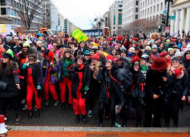Realizan el performance "Un violador en tu camino" en Marcha de Mujeres contra Trump en EU