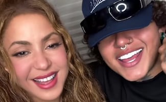 Shakira le entra al afro y se une a Beéle en “Algo tú”; el tema se presentó por primera vez ante 400 mil personas en el Zócalo de la CDMX 
