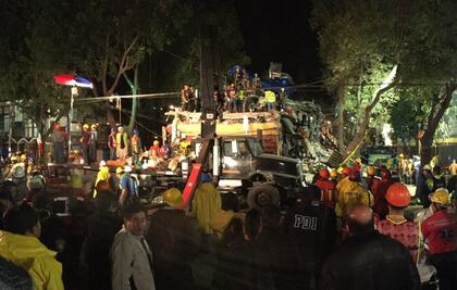 Hay 9 personas con vida en multifamiliar de Tlalpan