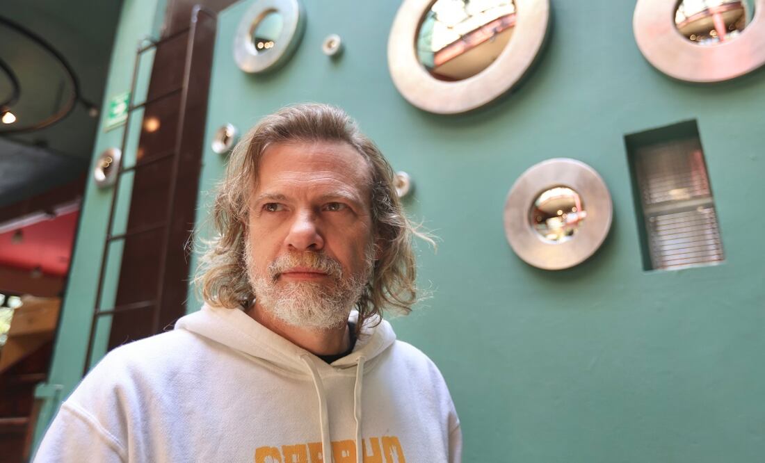 Luis Felipe Fabre en la librería Péndulo, en la Condesa. El poeta ganó el Premio Elena Poniatowska 2019 con su obra "Declaración de las canciones oscuras", libro que deshila la poesía de San Juan de la Cruz. Foto: Berenice Fregoso /El Universal